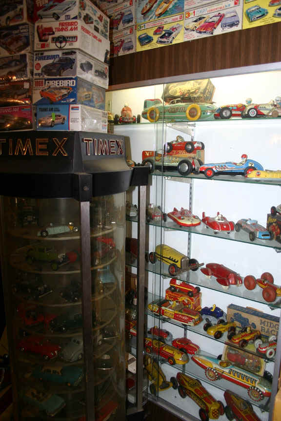 C12.02.06_Leblanc_Shop_4.jpg (155045 bytes)